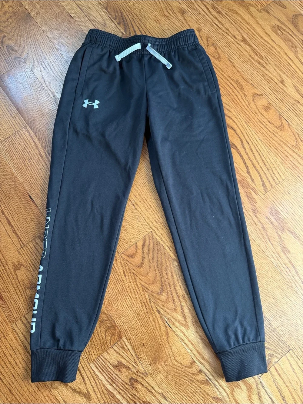 Boy’s Under Armour Joggers. Size Small. Like New Condition.